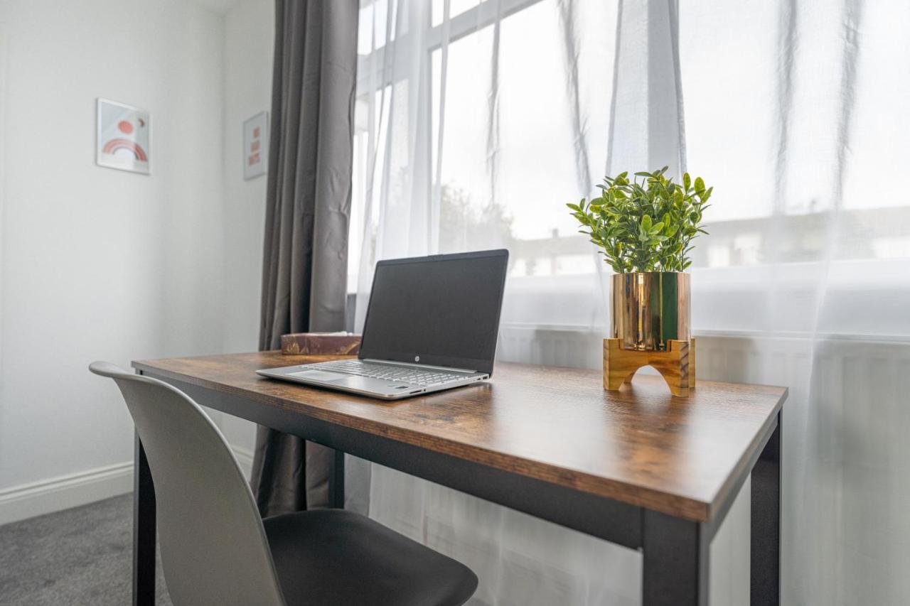 Contractor Accommodation Near Heathrow, Windsor Minutes From M4 Slough Esterno foto