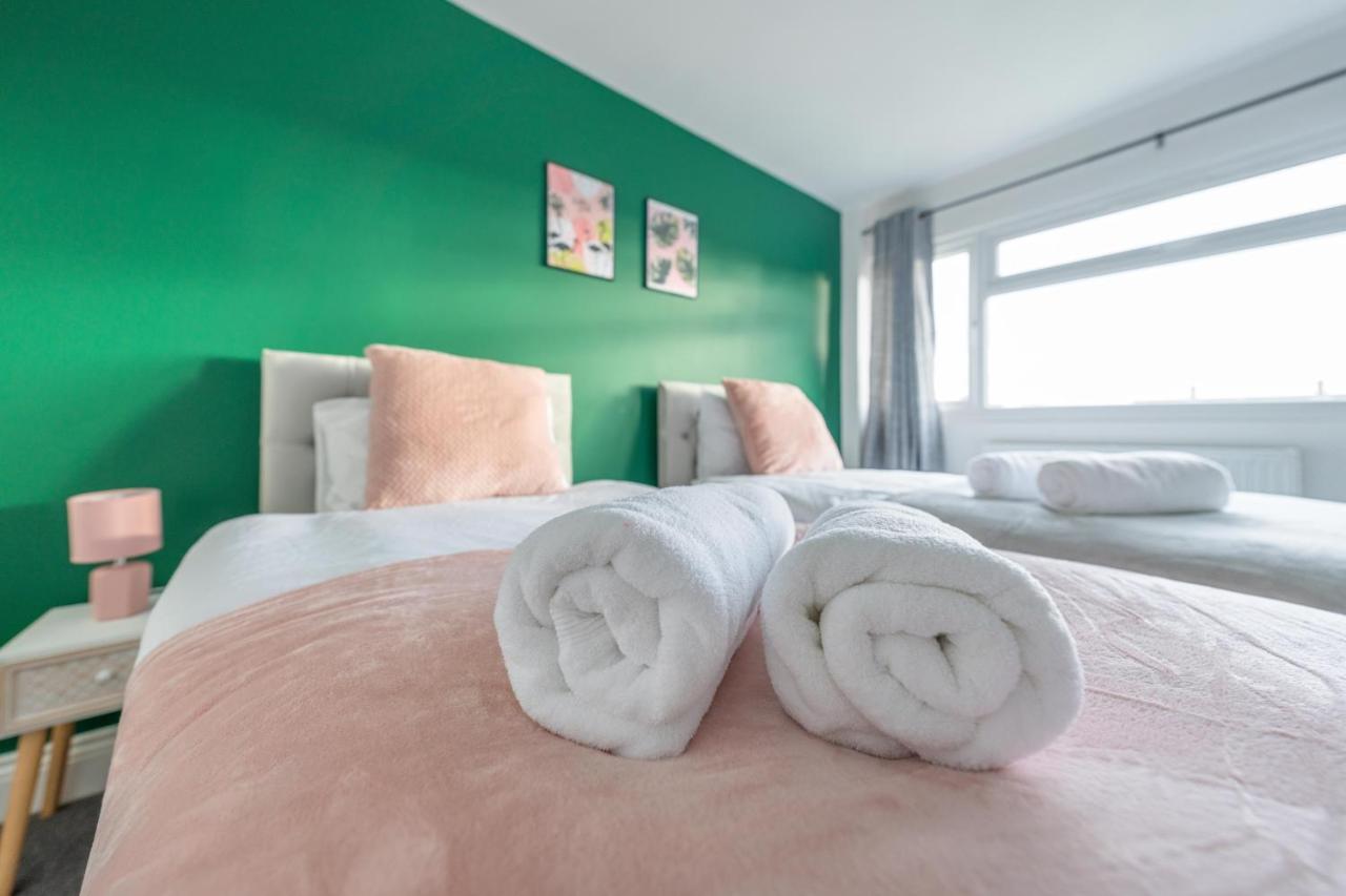 Contractor Accommodation Near Heathrow, Windsor Minutes From M4 Slough Esterno foto