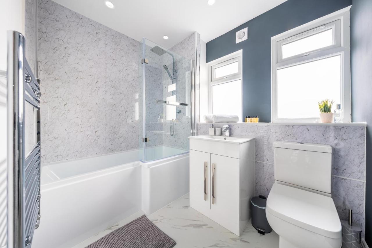 Contractor Accommodation Near Heathrow, Windsor Minutes From M4 Slough Esterno foto