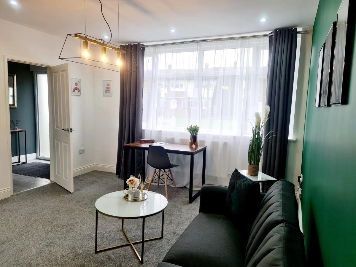 Contractor Accommodation Near Heathrow, Windsor Minutes From M4 Slough Esterno foto